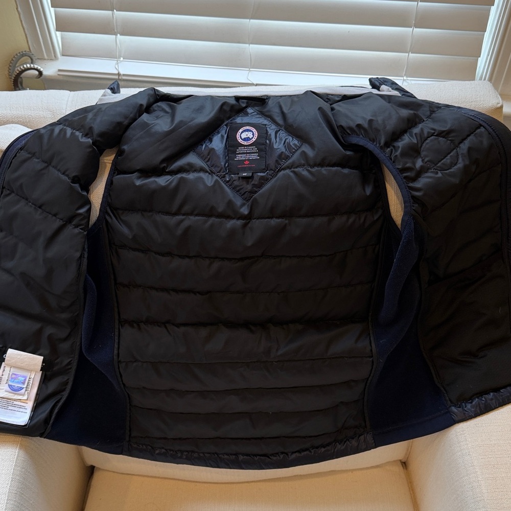 Canada Goose Black Vest - Picture 7 of 8